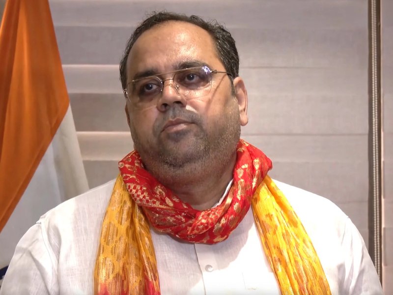 दिल्ली में 'दुर्गा' योजना का पोर्टल लॉन्च, 1,170 महिलाओं और 130 ट्रांसजेंडर्स को मिलेंगे ई-ऑटो