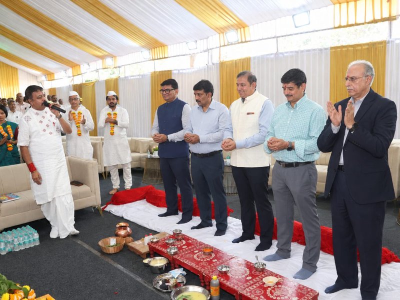 Dharavi rehabilitation construction starts officially with 'Bhoomi Poojan'