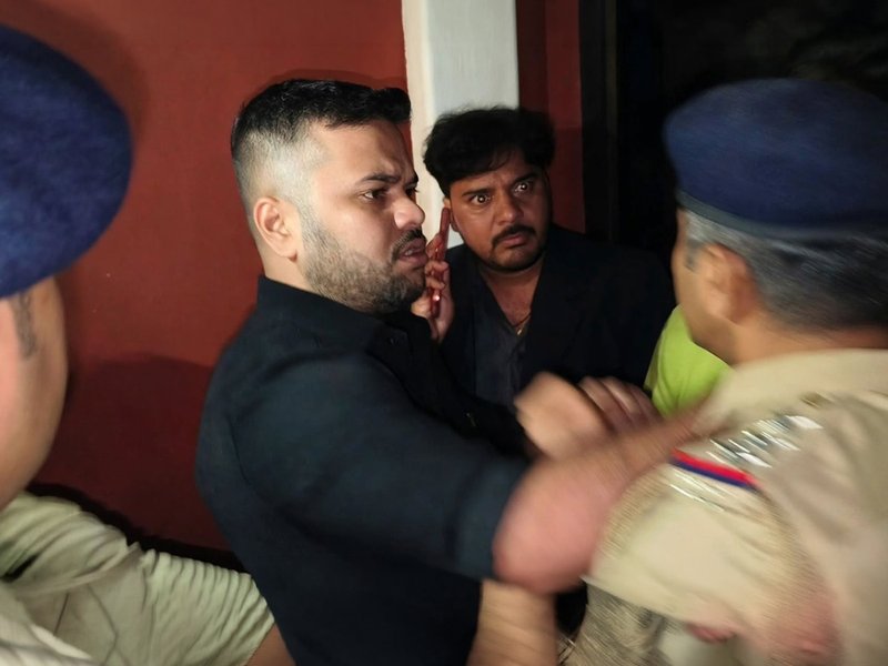 Bengaluru: FIR against Andhra IAS officer, 3 friends for allegedly slapping Inspector at pub