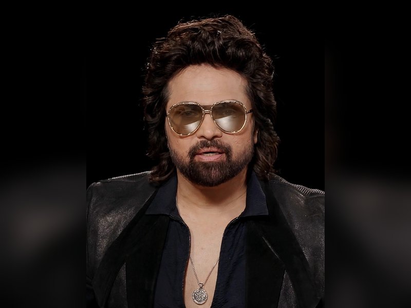 Himesh Reshammiya gets emotional remembering late father listening to Akshay Kumar's Main Jahaan