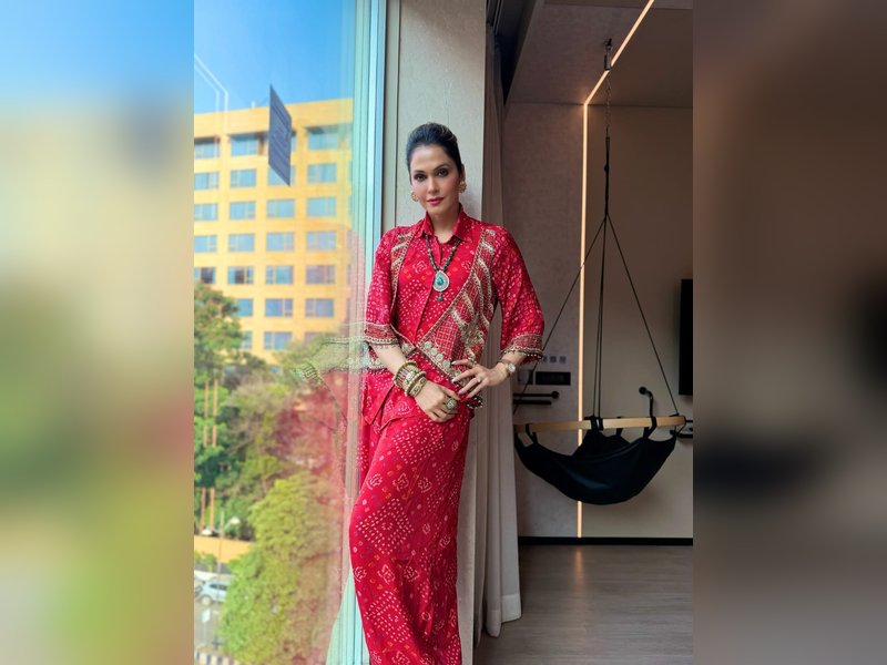 Isha Koppikar shells festive fashion tips: Wear what makes you feel you