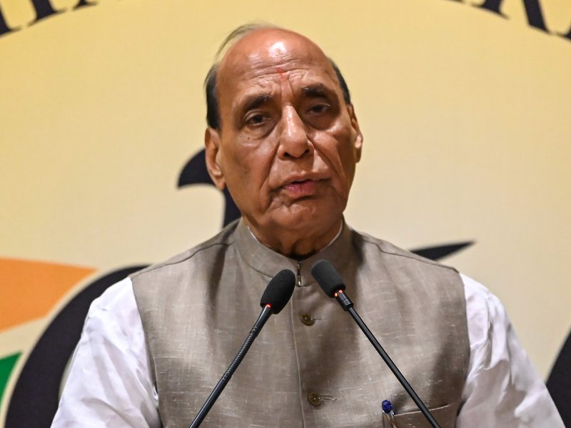 राजनाथ सिंह का कांग्रेस पर हमला, कहा-बांग्लादेश की तर्ज पर सत्ता परिवर्तन चाहता है विपक्ष 