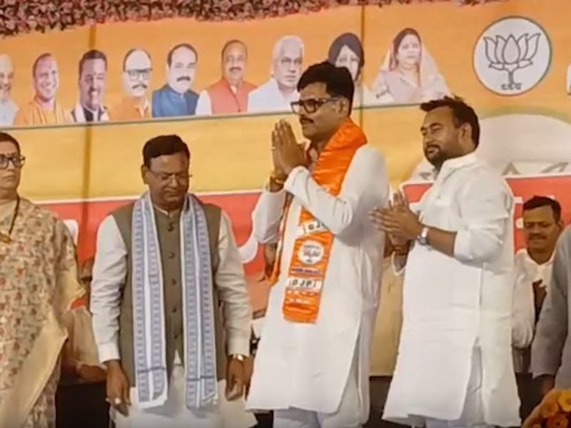 Three rebel SP MLAs cross over to BJP ahead of UP polls