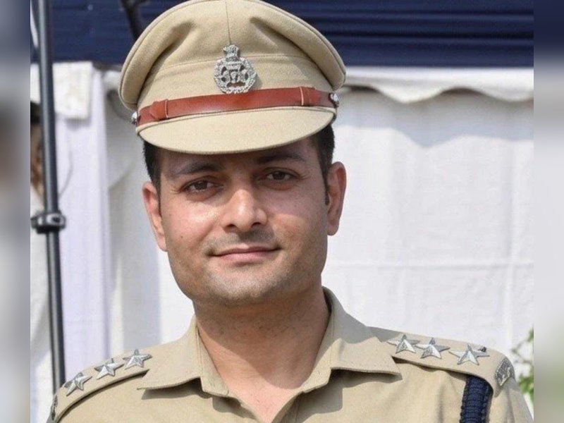 ‘Casteist remarks, obstruction of duty’: ACP Vivek Bhagat files FIR against journalist, two others (Photo: @dheerajkyadav37/X)