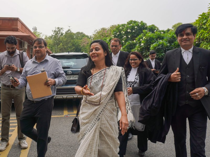 सुप्रीम कोर्ट से महुआ मोइत्रा को झटका, एआईएफ और एफपीआई से जुड़ी याचिका खारिज 