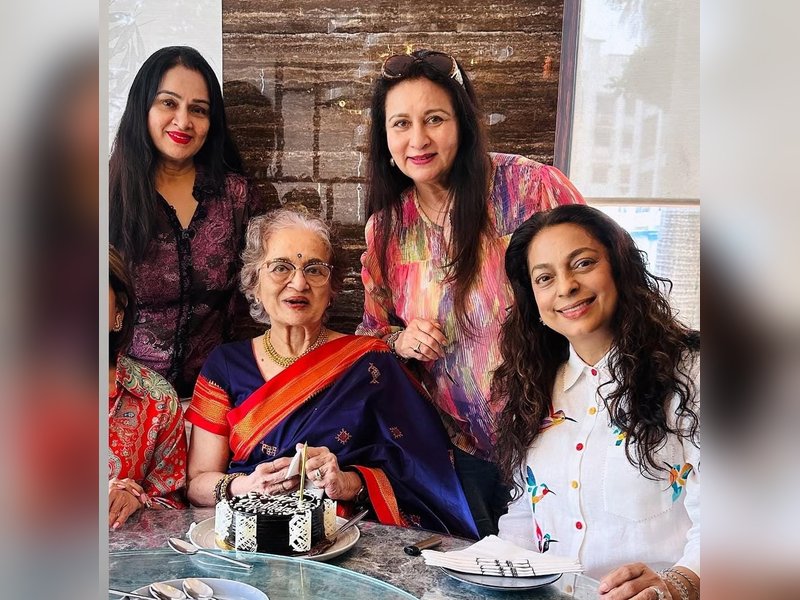 Poonam Dhillon catches up with Asha Parekh, Juhi Chawla, calls them ‘intelligent, good-hearted ladies’