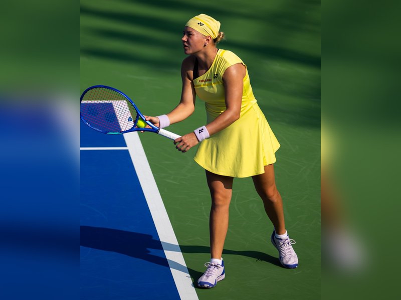 Shnaider beats Muchova to sail into Wuhan QFs