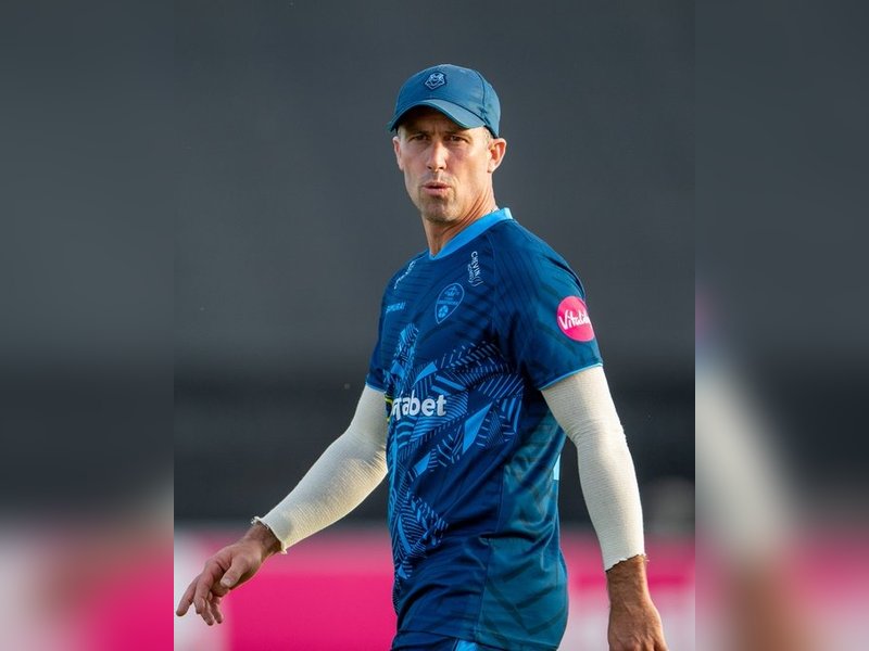 Veteran batter Wayne Madsen signs new one-year red-ball deal with Derbyshire