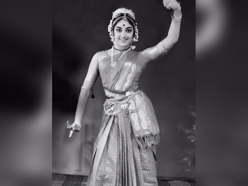 Jackie Shroff wishes Hema Malini on her birthday with throwback pictures, celebrates her timeless grace