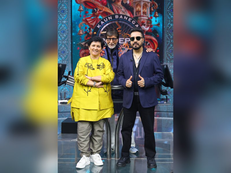 Big B reveals Mika Singh gifted him a grand piano despite knowing he can’t play it
