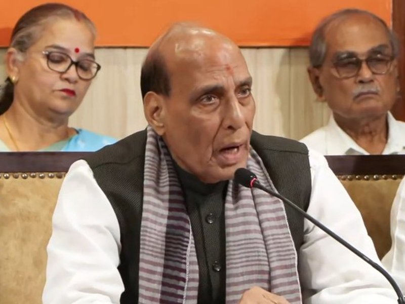 राजनाथ सिंह का कांग्रेस पर हमला, कहा-बांग्लादेश की तर्ज पर सत्ता परिवर्तन चाहता है विपक्ष 