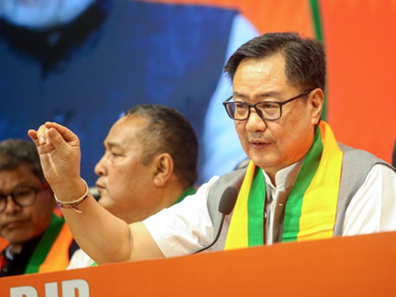 'दुश्मन को एक बार माफ करो, दोस्त को दो बार, गद्दार को कभी नहीं': रिजीम चेंज वाले बयान पर किरेन रिजिजू का हमला