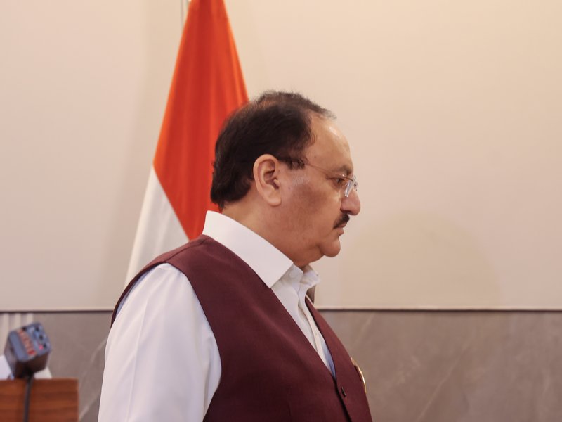 केंद्रीय मंत्री जेपी नड्डा ने अपोलो अस्पताल पहुंचकर लालकृष्ण आडवाणी का हाल जाना 
