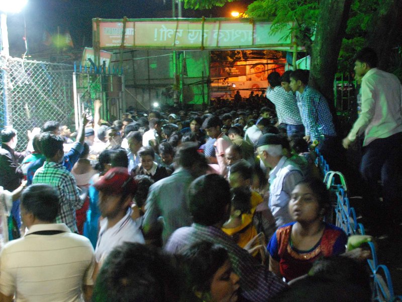 कोलकाता हादसे के पीड़ितों को मिलेगा 25 लाख का मुआवजा, हेल्पलाइन नंबर जारी; 12 लोग हिरासत में  