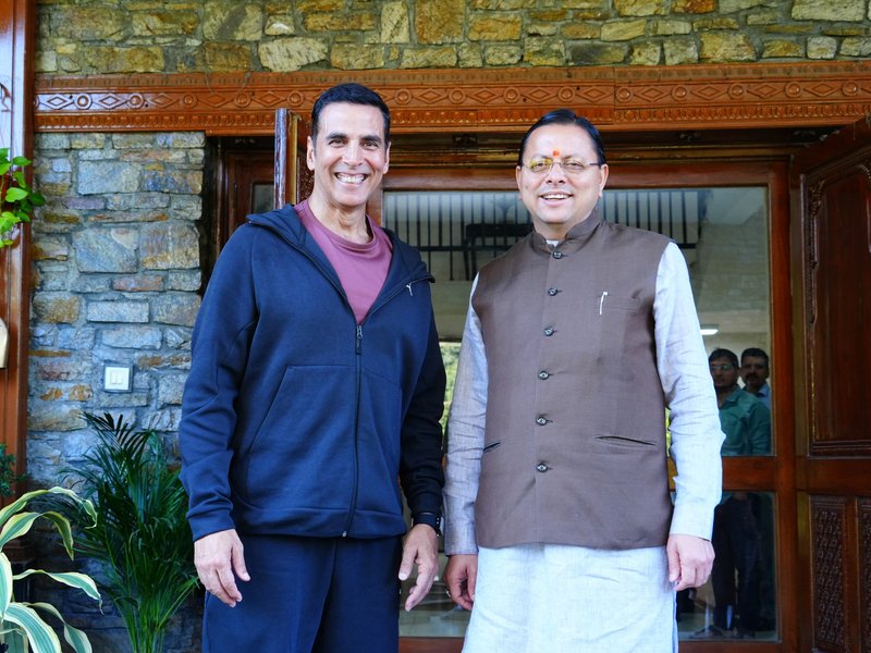 अक्षय कुमार ने की उत्तराखंड के सीएम पुष्कर सिंह धामी से मुलाकात, फिल्म पॉलिसी को लेकर हुई चर्चा
