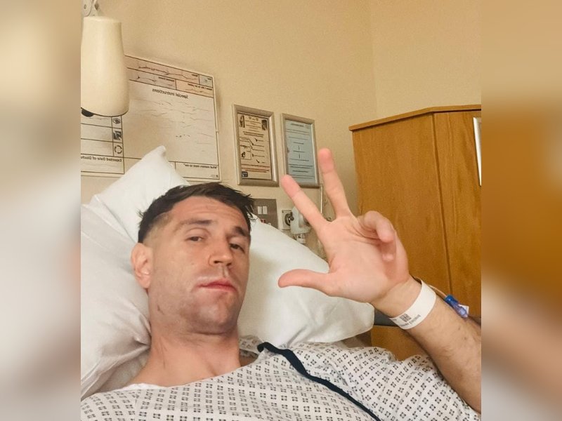 Chelsea goalie Martinez says he 'will be back in few weeks' after successful surgery for broken jaw (Credit: Instagram/Emiliano Martinez)