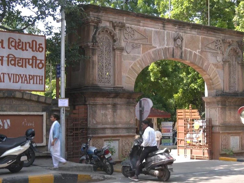 अहमदाबाद के गुजरात विद्यापीठ में छात्रों को प्राकृतिक खेती की ट्रेनिंग, रासायन मुक्त कृषि पर जोर