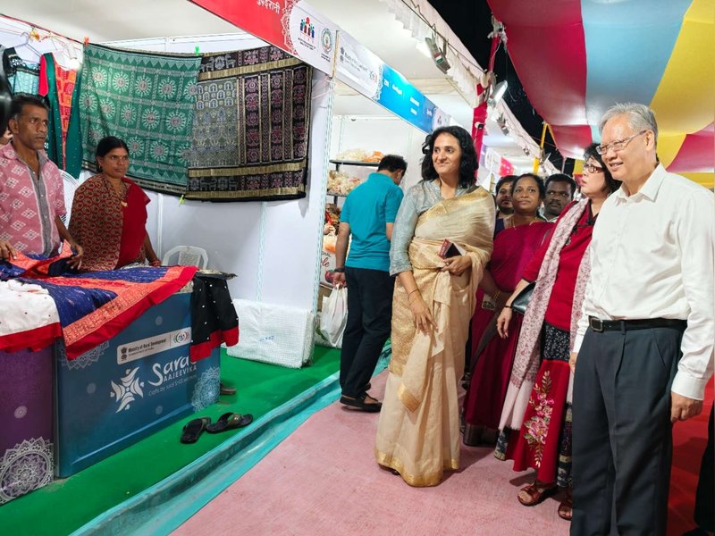 China's Ambassador visits SARAS Mela in Vijayawada