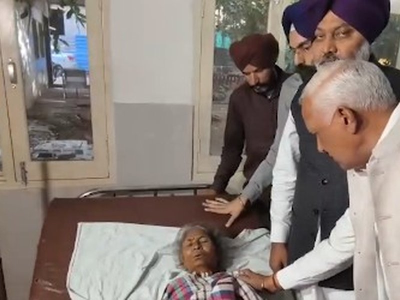 Punjab ministers meet injured MGNREGA workers after car runs over them, eight killed (Photo: IANS)