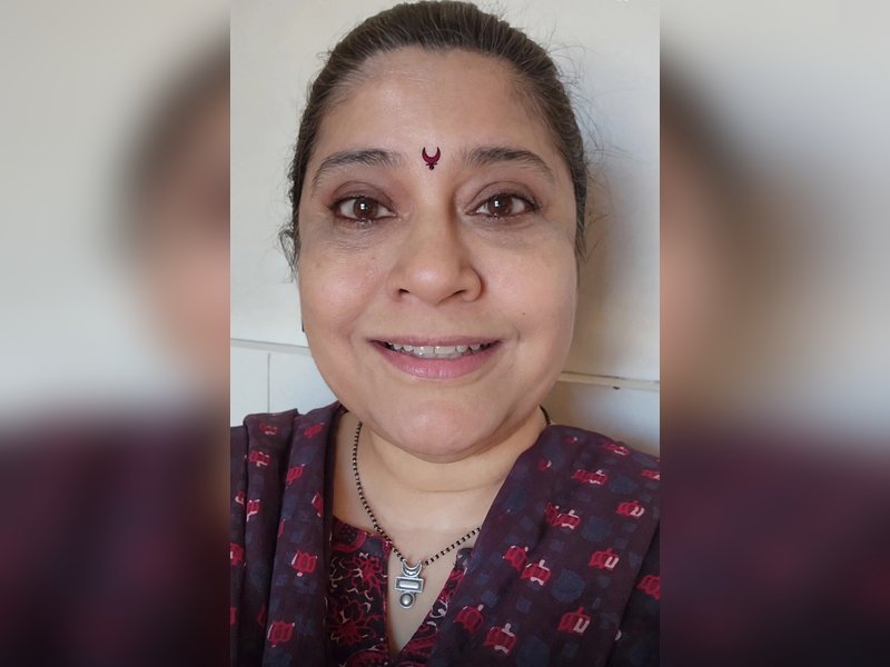 Renuka Shahane recalls SRK’s nervous reaction to Aziz Mirza’s advice on his Hindi during Circus shoot