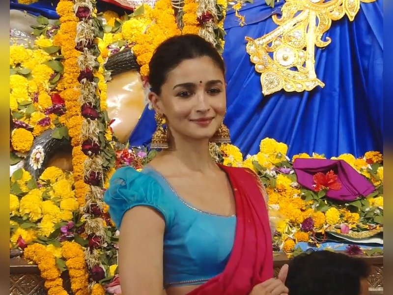 Alia Bhatt opts for a traditional Bengali look as she attends Durga Puja celebration
