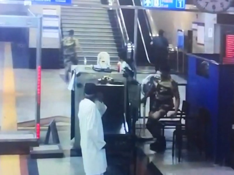 Man apprehended at Jama Masjid Metro Station with 'unexplained' gold powder (Lead)