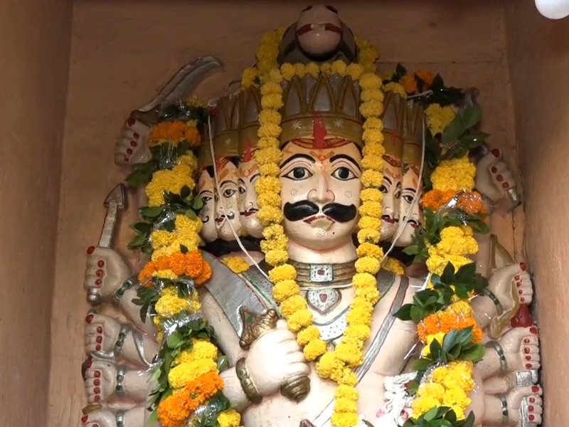 कानपुर के दशानन मंदिर में होती है रावण की पूजा, साल में सिर्फ एक दिन खुलते हैं कपाट