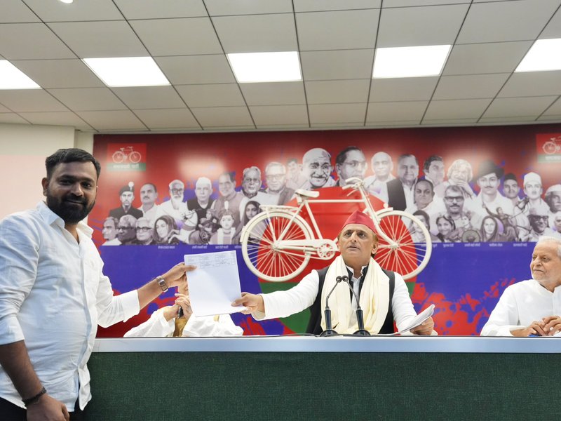 Akhilesh Yadav targets BJP on Dussehra, flags off PDA rath campaign ahead of up polls (Photo: 'X'/@yadavakhilesh)