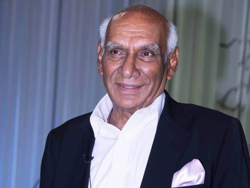यादों में यश चोपड़ा : शाहरुख खान को बनाया जुनूनी आशिक, पर्दे पर बदली रोमांस की परिभाषा