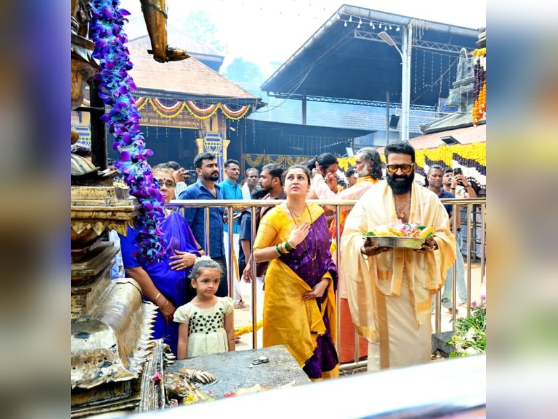 Rishab Shetty offers prayers at Kollur Mookambika temple with family  (Photo: IANS/PR)