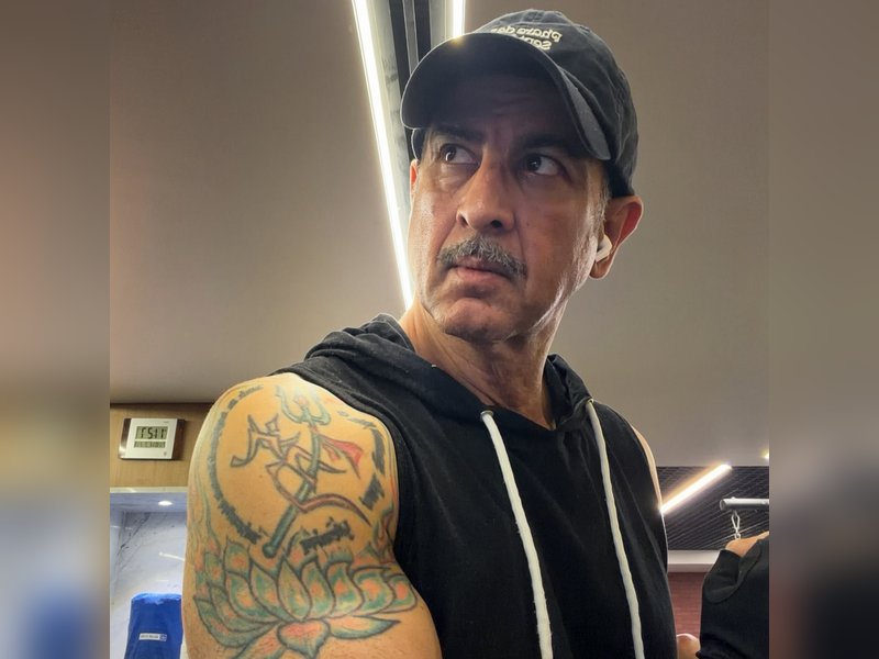 Ronit Bose Roy returns to the gym to get rid of all those festive calories 