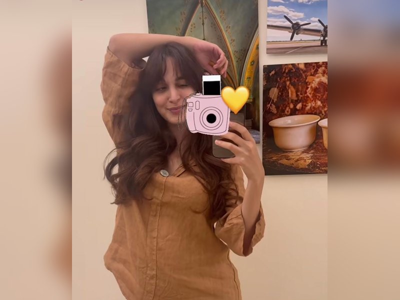 Mommy-to-be Kiara Advani flaunts her new look in a baggy shirt to keep baby bump out of sight