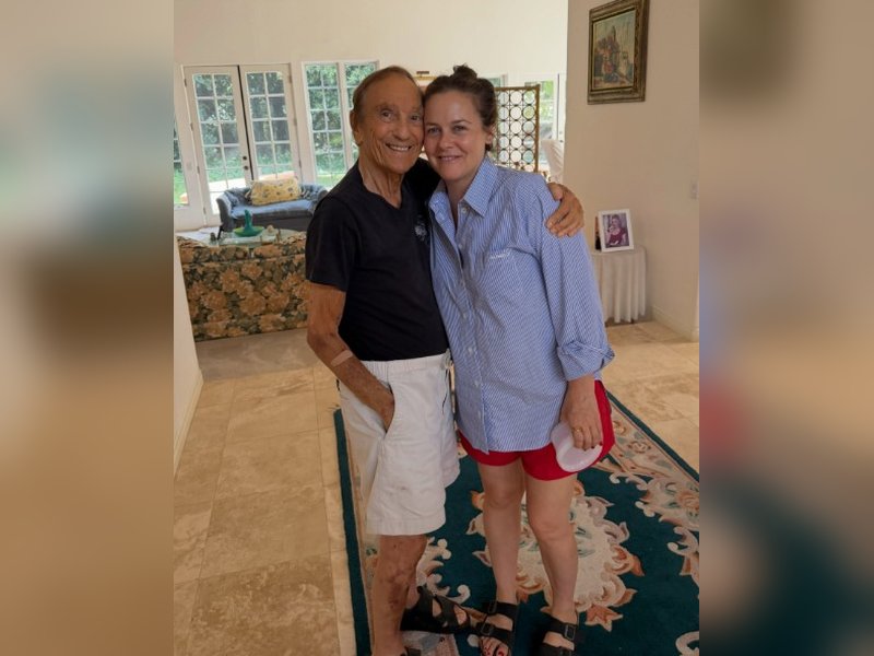 Alicia Silverstone celebrates father’s 93rd birthday, shares heartwarming moments with him
