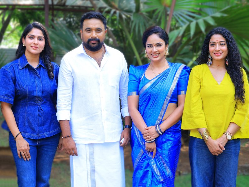Sasikumar, Swasika's upcoming film with director Hari Santhosh to be a family thriller! (Photo: IANS/PR)
