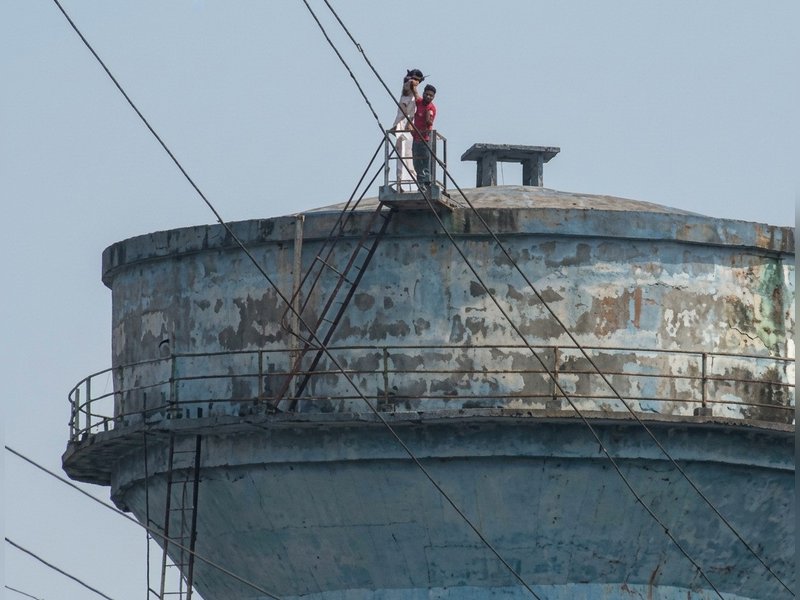Man climbs water tank with child in Jharkhand, brought down after 4 hours of persuasion