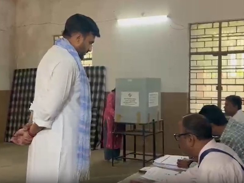 एमएलसी चुनाव में भाजपा-सपा के बीच प्रतिष्ठा की जंग, रामगोपाल ने किया मतदान, नीरज सिंह बोले- सभी 11 सीटें जीतेंगे