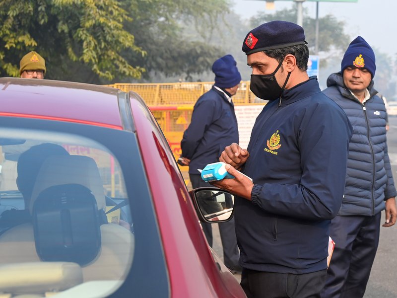 दिल्ली-एनसीआर में प्रदूषण का स्तर बढ़ते ही क्यों लागू होता है 'ग्रैप' प्लान, जानिए किस स्टेज पर लगती हैं कौन-सी पाबंदियां