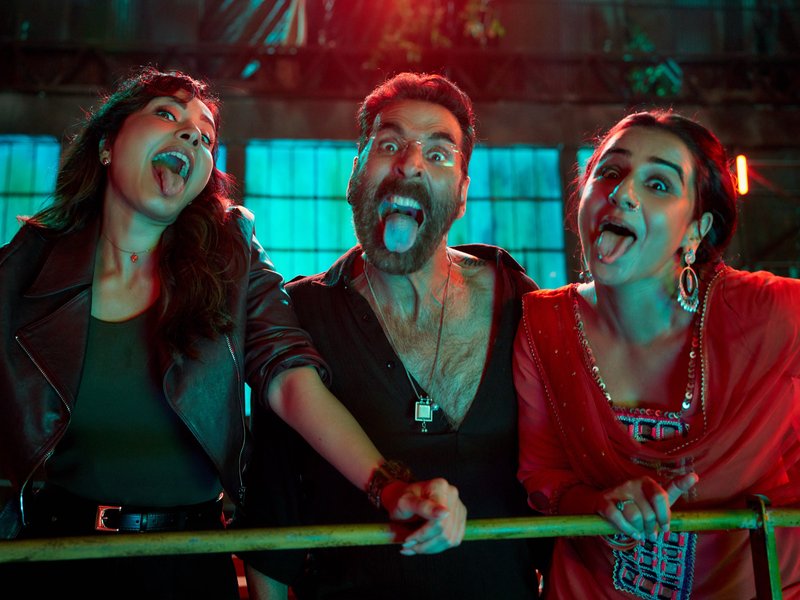 Raashii Khanna wraps up the shoot for 'Mauja Hi Mauja' with Akshay Kumar, Vidya Balan