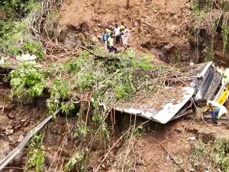 TN rains: Nilgiris on red alert; tourists urged to avoid Ooty hill routes (Photo: IANS)
