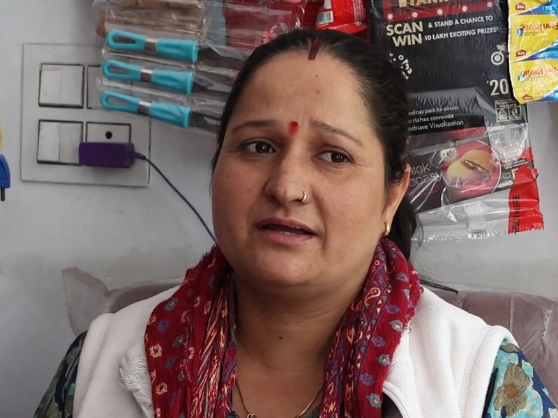 मुद्रा योजना ने बदली पूनम की किस्मत, एक दुकान से बनीं पांच दुकानों की मालिक, रोजगार का सृजन भी कर रही
