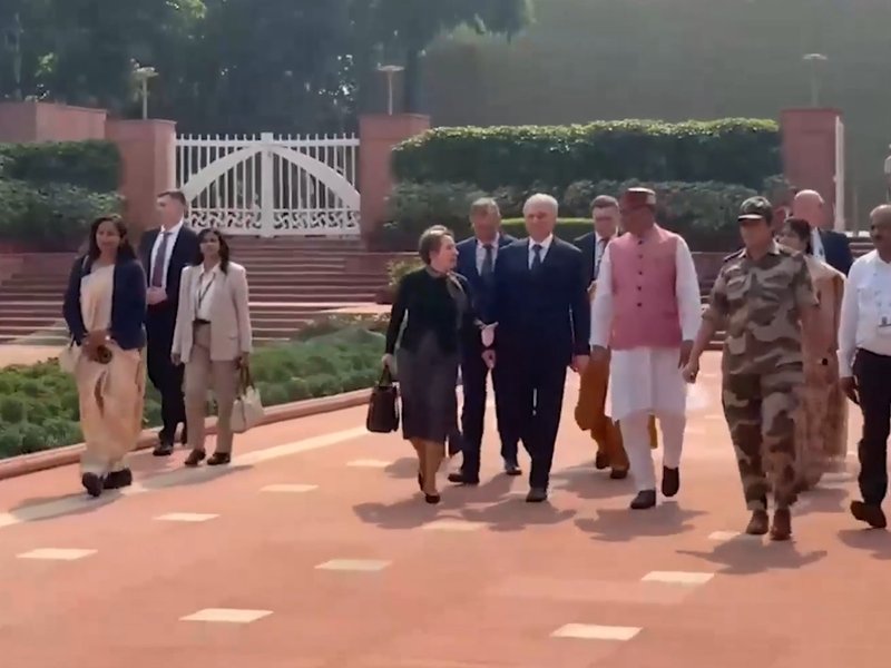 Russian State Duma Speaker Vyacheslav Volodin pays tribute to Mahatma Gandhi at Rajghat 