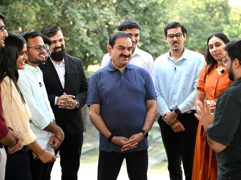 शरद पूर्णिमा पर गौतम अदाणी ने अदाणी विद्या मंदिर के पूर्व छात्रों के मुलाकात की, कहा- शिक्षा सशक्त बनाती है