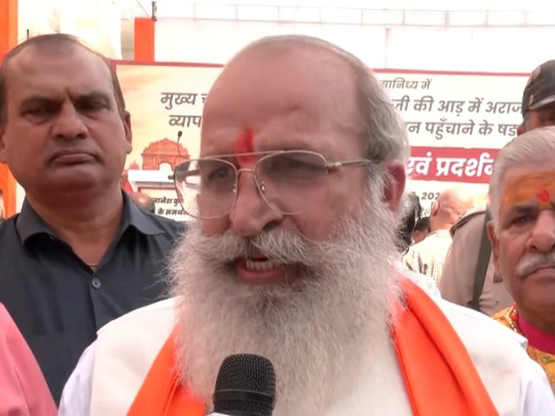 विपक्ष के विरोध-प्रदर्शन पर फूटा व्यापारियों का गुस्सा, बोले- दीपावली सीजन हो रहा बर्बाद