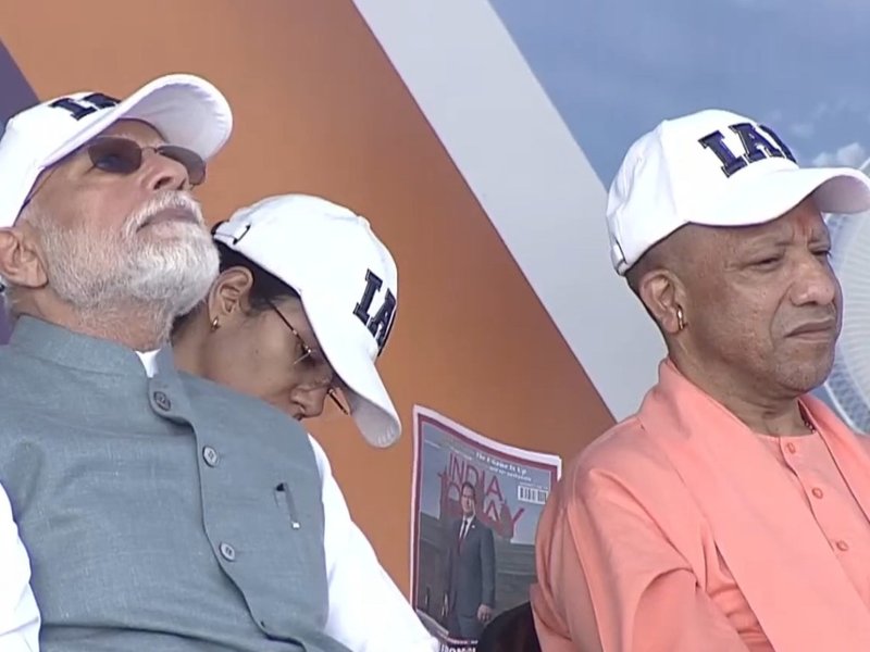 गंगा के ऊपर राफेल की गर्जना, तिरंगे से रंगा आसमान; पीएम मोदी ने देखा वायुसेना का शौर्य
