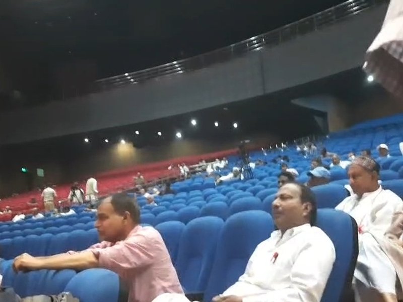 पटना में कांग्रेस अध्यक्ष मल्लिकार्जुन खड़गे के संबोधन दौरान खाली दिखा सभागार