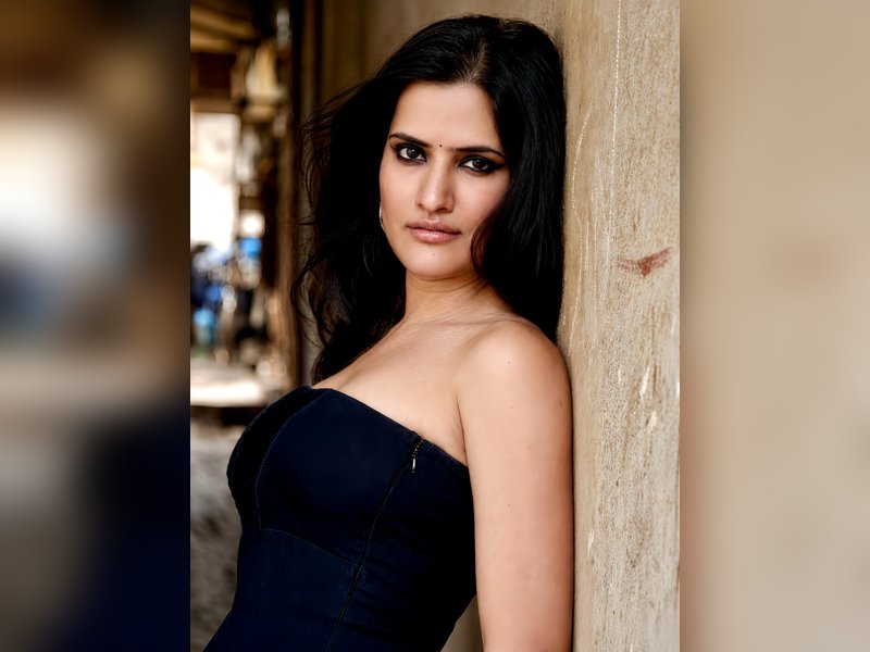 Sona Mohapatra thanks PM Modi for ensuring Delhi doesn't turn into Paris amidst protest