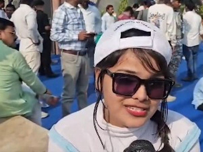 Varanasi air show: Manoeuvres by Rafale and Sukhoi jets leave spectators overjoyed