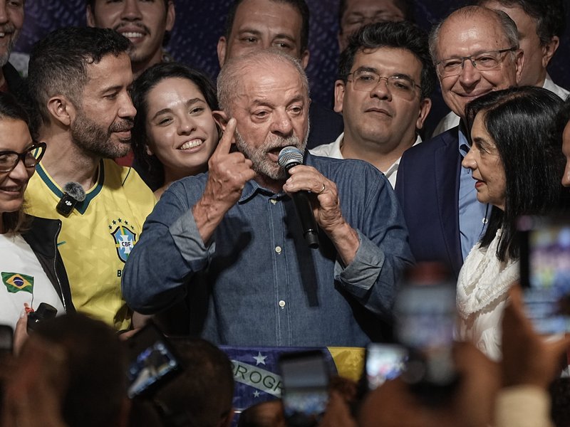 Lula calls Bolsonaro departure Shameful