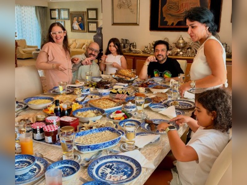 Adnan Sami praises wife for freshly baked breads as he enjoys Sunday brunch with ‘friends like family’