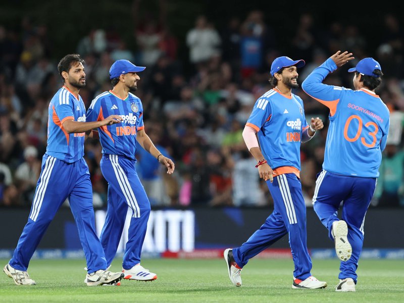 'Don't chase anything; block outside noises': Morkel backs Bhuvneshwar after underwhelming return